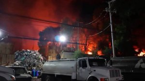 Склады с промышленными отходами сгорели в мексиканской Толуке