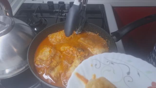 Нежные,сочные,вкусные голубцы с рубленым фаршем из куриной грудки.Пальчики оближешь.