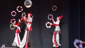 Цирковые акробаты (дети) -1001 песенка