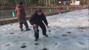 Сегодня форель предпочитает моргалку с подсадкой малька. Клёвое место, Лосиный остров, нижний водоём