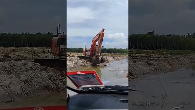 Hitachi. Zx200-1 ขึ้นที่อ่อน смотреть онлайн