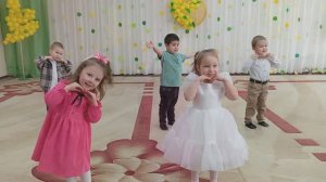 Поздравляем бабушек и мам с Днём 8 Марта