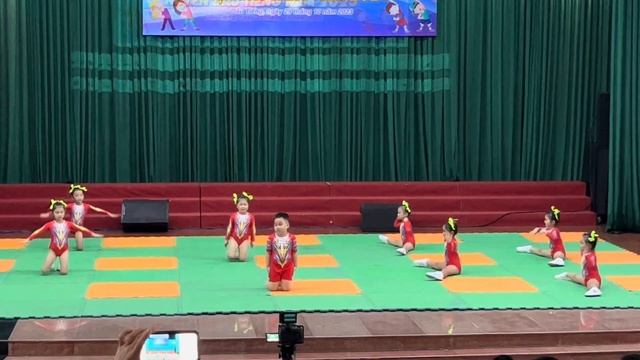 VUI ĐẾN TRƯỜNG- CÁC BÉ THỂ HIỆN DỄ THƯƠNG QUÁ смотреть онлайн