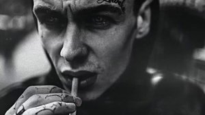 не помню кто поёт может подскажите )