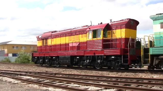 Тепловозы ЧМЭ3-4208+5194 на ст. Таллин-Вяйке / CME3-4208+5194 at Tallinn-Väike station смотреть онлайн