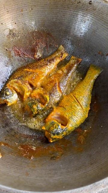 Huge Tawa Fish Fry of Bangladesh😋#viral #reels #streetfood #tranding #reelsviral