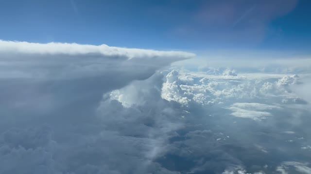 Полет в облаках смотреть онлайн