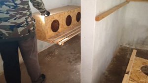 Подготавливаем сарай для кур.