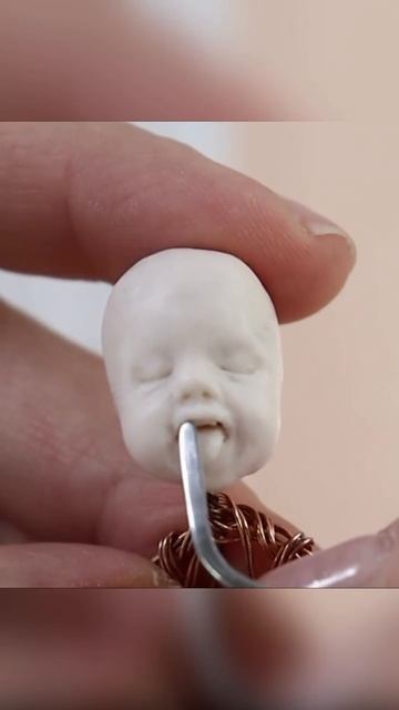 Учу лепить миниатюрных куколок на онлайн курсе «Живая игрушка».
