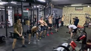 Махи гири !!! На протяжении 5-ти минут не выпуская гирю из рук !!!