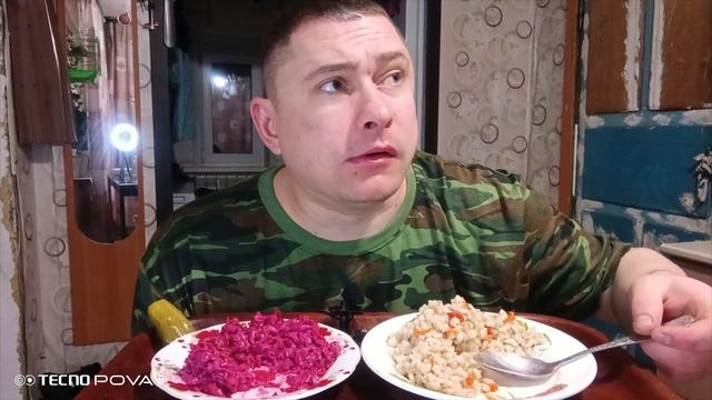 мукбанг/обжор/перловка тушёная с курицей,свекольный салат/