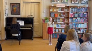 "Огонёк" муз. неизв. автора, сл. М.Исаковского; исп. Занозина Анна, 10 лет.
