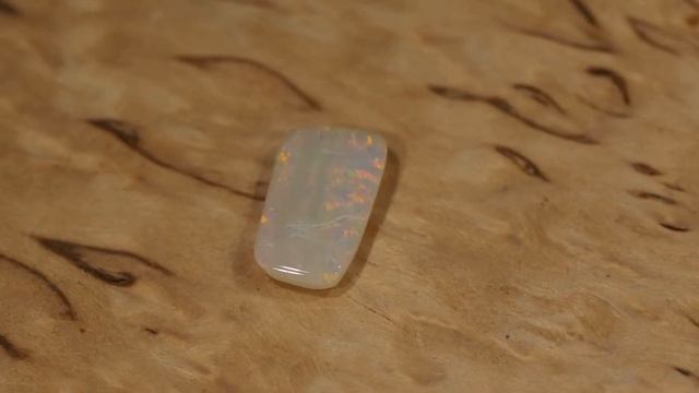 Светлый опал из месторождения Андамука, Австралия смотреть онлайн