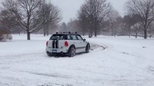 MINI Countryman S ALL4 Snow Drifting