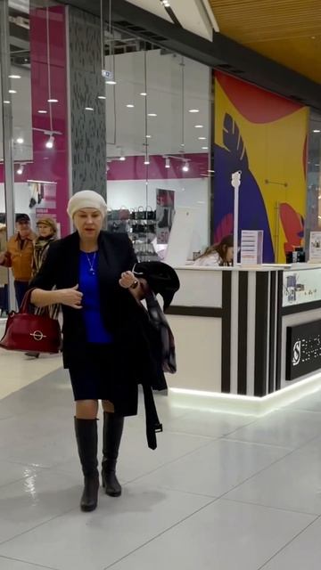 Робопёс ловил взгляды, а мы реакцию людей смотреть онлайн