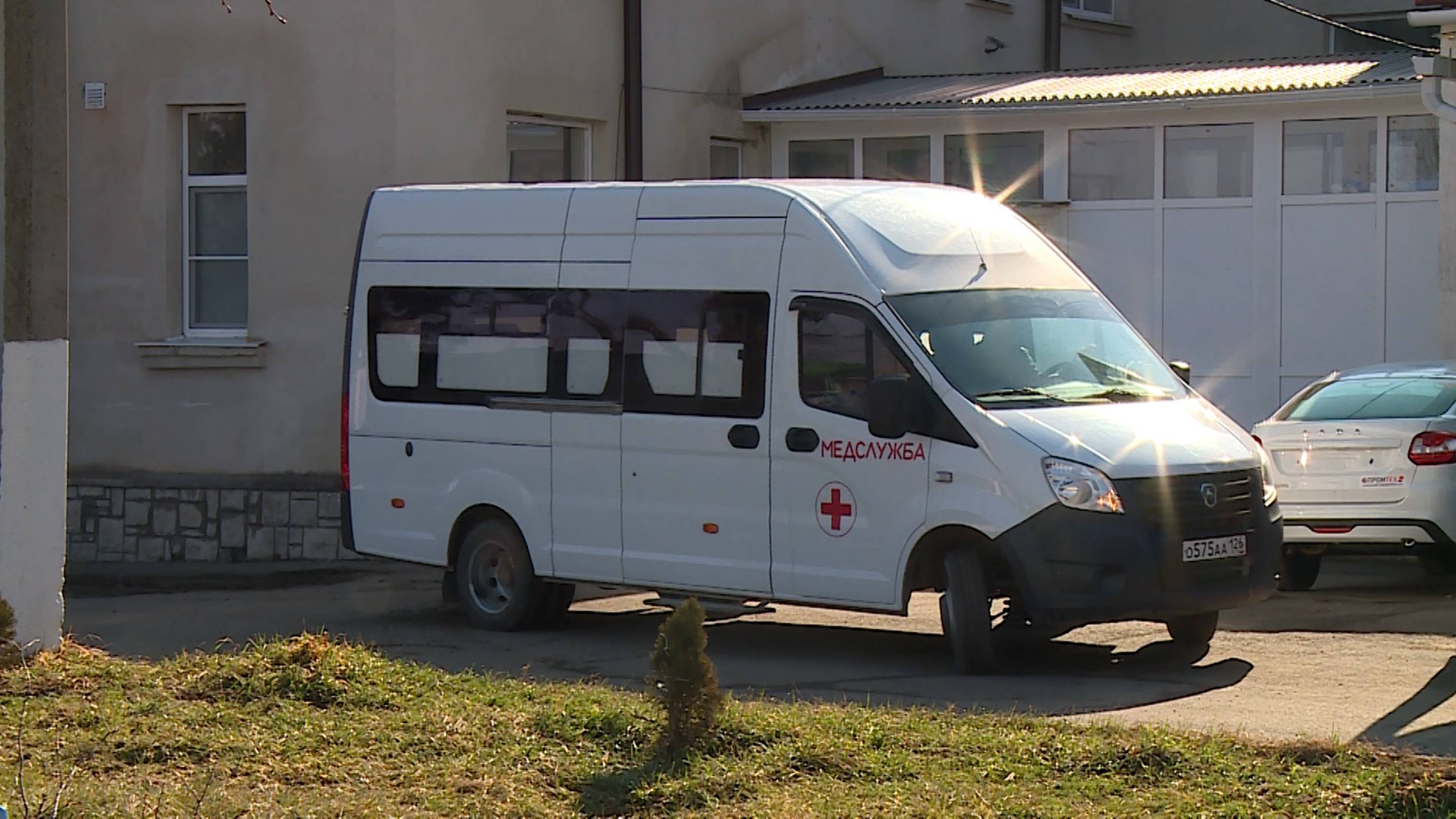 Машину скорой помощи показали в больнице Кочубеевского округа