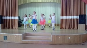 Танец "Детки - конфетки"