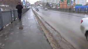 Дорога, машины на мосту, 2019 год, октябрьский мост в городе Орле, город Орёл