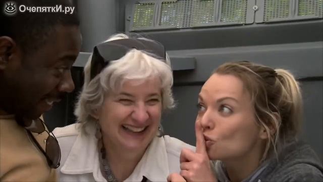 Пранк. Человек исчезает в туалетной кабинке смотреть онлайн