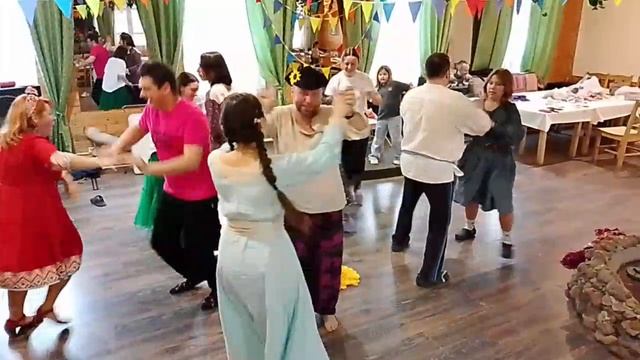Кадриль в семейном лагере 