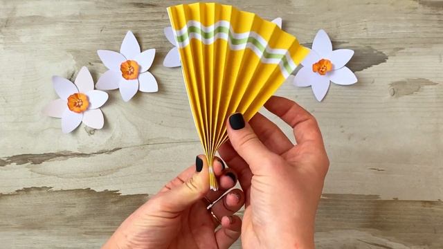 Детская поделка из бумаги с цветами, к празднику к 8 марта.  Шаблоны для аппликаций для мам в садик
