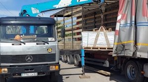 Паллеты 3 тонны достаём из фуры