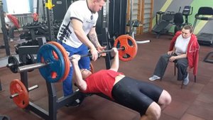 Гиревик жмет 110кг - Первенство ЦСИ по живу лёжа #жимштанги #гиревойфитнес #гиревик #качалка