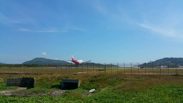 Flying Tiger - Rossiya 747-400 EI-XLD from Moscow landing Phuket. 28 January 2017.