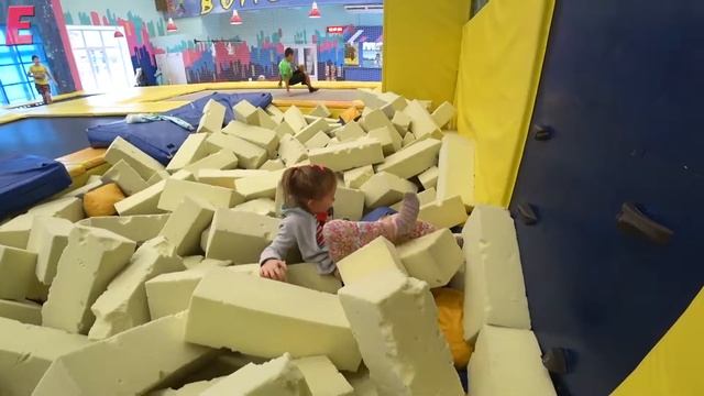 VLOG: Батутный центр! "В ОТРЫВ" смотреть онлайн