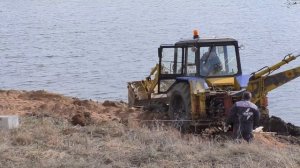 Спасение экскаватора-погрузчика МТЗ 82.//Деревня//