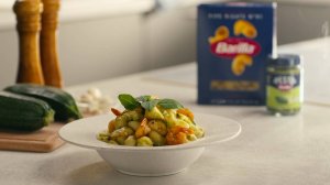 Пипе Ригате Barilla с креветками, цукини и песто Дженовезе