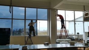 Тонировка окон склада от солнечной жары