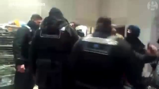 The Guardian: Выселение Сквоттеров из Лондонского особняка смотреть онлайн