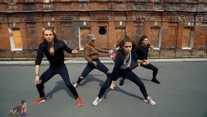 Shuffle Dance Music Video ♫ Shuffle Dance Remix Stayin Alive | Dance Remix Staying Alive Bee Gees