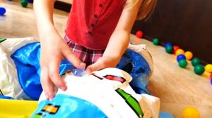 Беби Бон в бассейне с шариками - Веселые игры и Развлечения для детей - Беби А