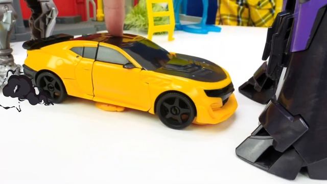 Игры гонки - Роботы Трансформеры в шоу Той Мастер! Бамблби против Десептиконов! - Сборник видео смотреть онлайн