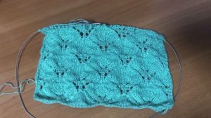 Вяжем очаровательный узор спицами