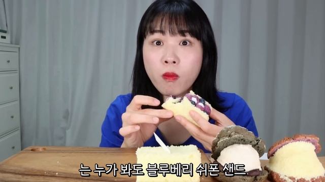 디저트 폭식 어케 참음? 존맛 빵을 집앞까지 가져다 주는데😅(하얀풍차 화이트롤, 치즈바게트, 연유바게트, 더크렘 크림 스콘, 탕후루, 소림마라 마라샹궈, 밀면, 먹방 브이로그)