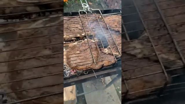 Жарим стейки на мангале смотреть онлайн