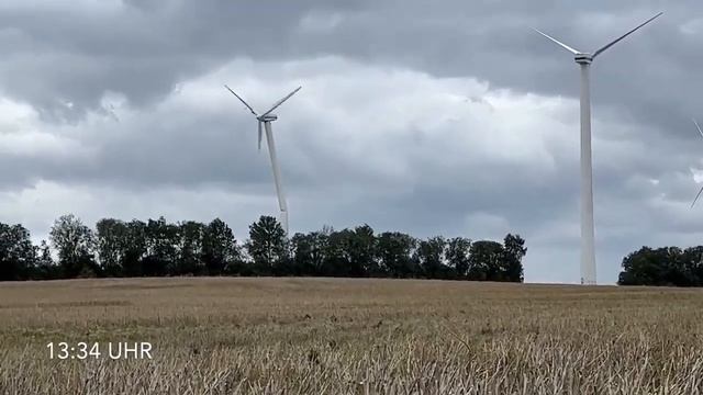 Ветряк грохнулся под эпичную музыку мем смотреть онлайн