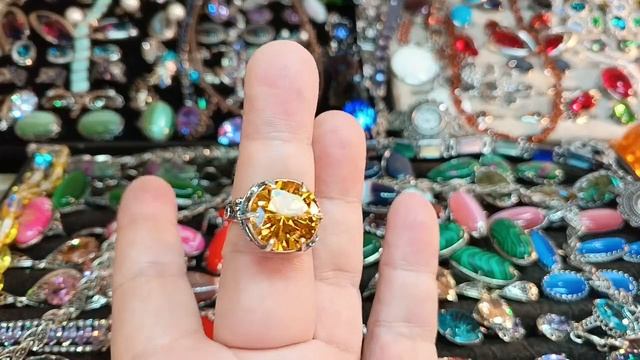 Новинки колечки с камнем серебра и прсеребрения.