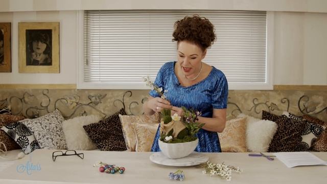 Easter Bunny and Spring Flowers Table Centre Piece смотреть онлайн