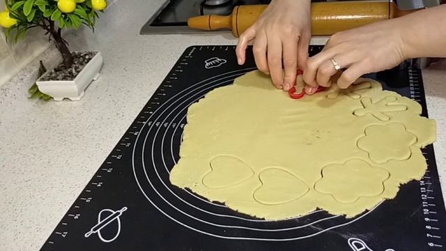 EN KOLAY YILBAŞI KURABİYESİ TARİFİ🌲christmas cookie recipe смотреть онлайн