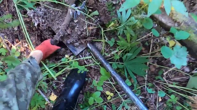 МЕТАЛЛ ТОРЧАЛ ВЕЗДЕ — ПОИСКИ МЕТАЛЛОЛОМА В ВЫСОКОЙ ТРАВЕ (Часть 1)