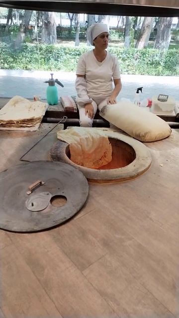 Армянский лаваш в тандыре🇦🇲🫓👍Yerevan! Тонир смотреть онлайн