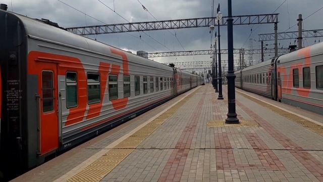 Прибытие ЭП2К-350 с пассажирским поездом №492Э сообщением Симферополь-Москва