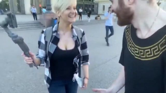 ДЖОВ ГУЛЯЕТ ПО ПАРКУ СО СВОЕЙ ДЕВУШКОЙ | НАРЕЗКА JOVE смотреть онлайн