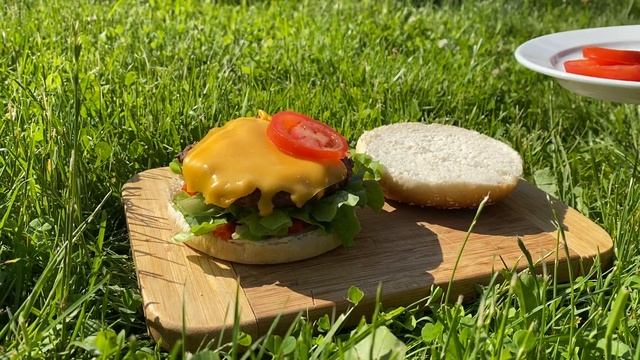 ГОТОВИМ СОЧНЫЙ БУРГЕР ГРИЛЬ смотреть онлайн