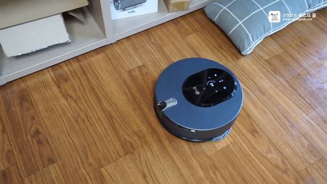 AI Self-Cleaning Robot Mop 'LG CodeZero M9 ThinQ' review