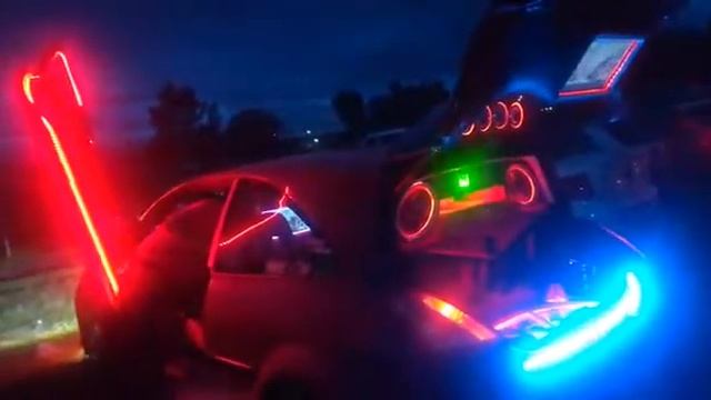 El Nio de fiesta por la noche смотреть онлайн